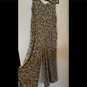 Leopard print jumpsuit with pockets